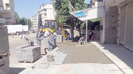 SEVGİ CADDESİ’NDE KALDIRIMLAR YENİLENİYOR