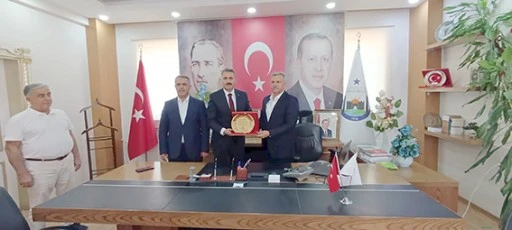 AK PARTİ’DEN İLÇE TEŞKİLATLARINA ZİYARET