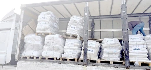 AFGANİSTAN’A 1 TIR YARDIM GÖNDERDİ