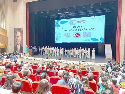 ÇEDES KÜLTÜR ŞENLİĞİ'NDE YIL SONU COŞKUSU