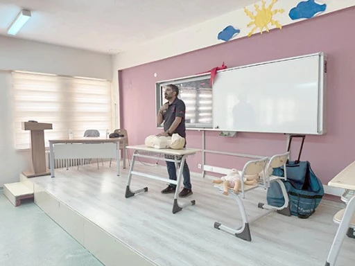 İLKYARDIM FARKINDALIK EĞİTİMİ DÜZENLENDİ