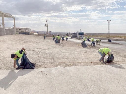 BEŞİRİ YOLUNDA KAPSAMLI TEMİZLİK ÇALIŞMASI