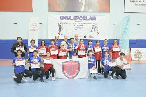 BİNATLI ORTAOKULU YILDIZLAR KORFBOL'DA TÜRKİYE 4.'SÜ OLDU