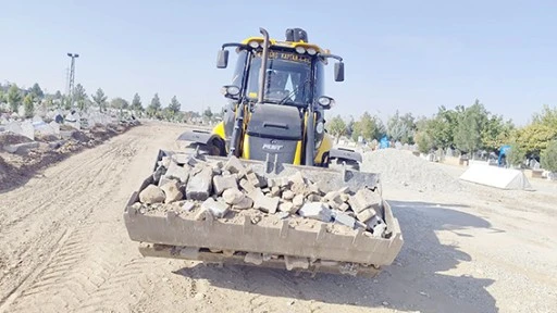 MEZARLIKLAR MÜDÜRLÜĞÜ ÇALIŞMALARINI ARALIKSIZ SÜRDÜRÜYOR