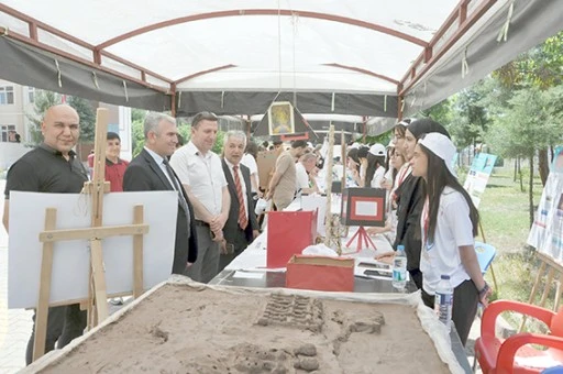 ŞEHİT ÖMER HALİSDEMİR’DE TÜBİTAK 4006 BİLİM FUARI