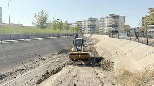 DSİ KANALI’NDA KAPSAMLI TEMİZLİK ÇALIŞMASI