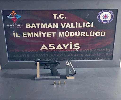 ŞÜPHELİ ŞAHISLARDAN SİLAH VE BALİSTİK YELEK ELE GEÇİRİLDİ!