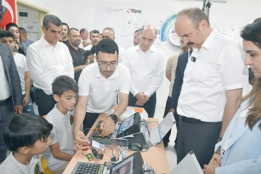 BATMAN’DA EĞİTİMDE DİJİTAL DÖNÜŞÜM HIZ KAZANDI
