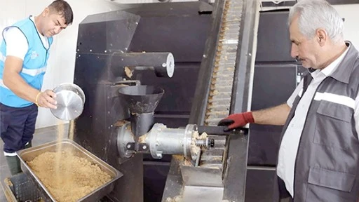 YEMEK ARTIĞI VE BAYAT EKMEKLER MAMAYA D&Ouml;N&Uuml;ŞT&Uuml;R&Uuml;LD&Uuml;