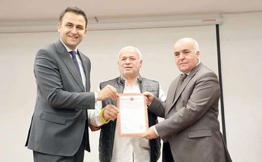 HASANKEYF’TE İŞYERLERİNİN TAPULARI SAHİPLERİNE TESLİM EDİLDİ