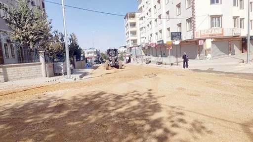 BAYINDIR’DA OKUL ÇEVRESİNE BELEDİYE ELİ