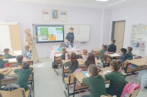 MİNİK ÖĞRENCİLER DİŞ SAĞLIĞININ ÖNEMİNİ ÖĞRENDİ