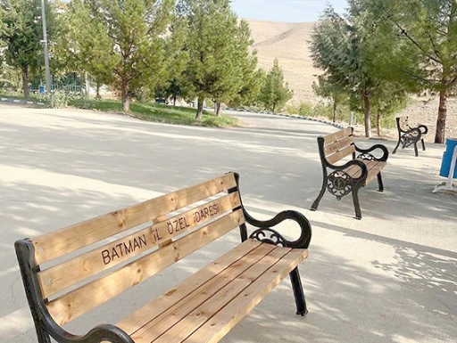 KIZ YURDUNUN BAHÇESİNE YENİ BANK DÜZENLEMESİ