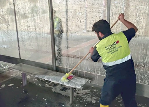 OTOBÜS DURAKLARI HİJYENİK HALE GETİRİLDİ