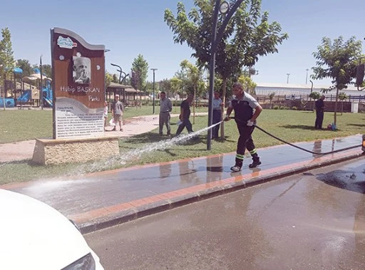 8 MART VE HABİP BAŞKAN PARKLARI TEMİZLENDİ