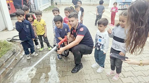 ÇOCUKLAR YANGIN SÖNDÜRDÜ