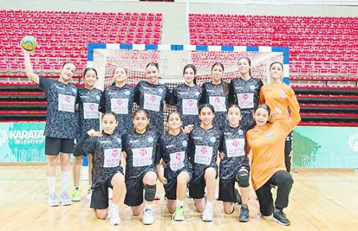 HENTBOL TURNUVASI’NDA BATMANLI KIZLAR TÜRKİYE ŞAMPİYONU OLDU