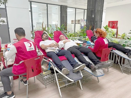 BELEDİYE PERSONELİ KAN BAĞIŞINDA BULUNDU
