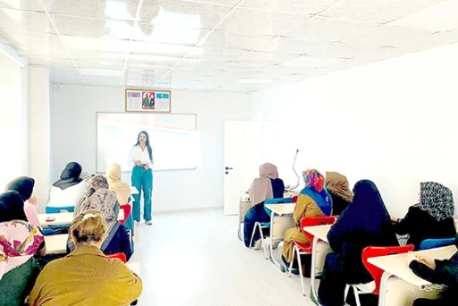 ANNE ADAYLARINA EĞİTİM