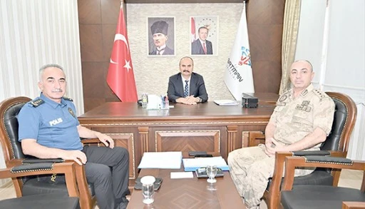VALİ CANALP, GÜVENLİK TOPLANTISINA KATILDI