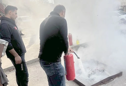TEKSTİL FABRİKASI PERSONELİNE YANGIN TATBİKATI