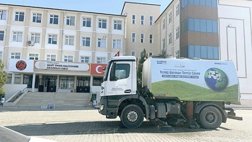 OKUL BAHÇELERİNDE KAPSAMLI TEMİZLİK ÇALIŞMASI