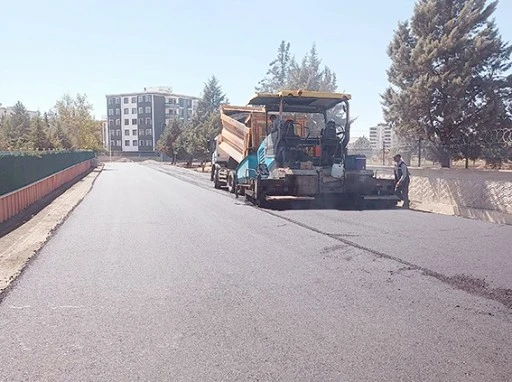 KORİK MAHALLESİNDE SICAK ASFALT ÇALIŞMASI