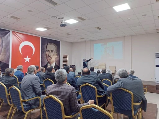 GERCÜŞ'TE GENÇLERE VE MUHTARLARA DİJİTAL FARKINDALIK EĞİTİMİ