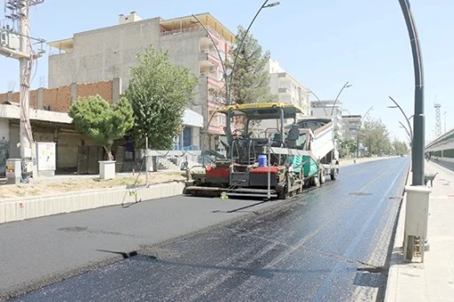 ÖZGÜRLÜK BULVARI’NDA SON TABAKA ASFALT ÇALIŞMALARI BAŞLADI