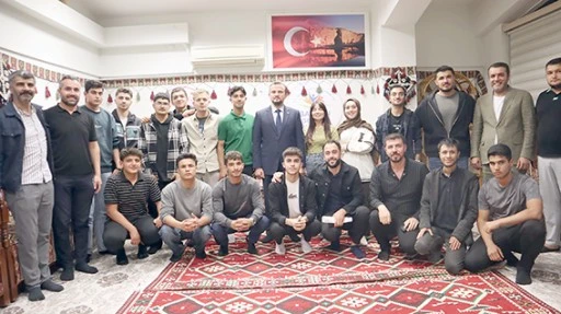 İLKER ASTARCI, GENÇLERLE HAS ODADA BULUŞTU