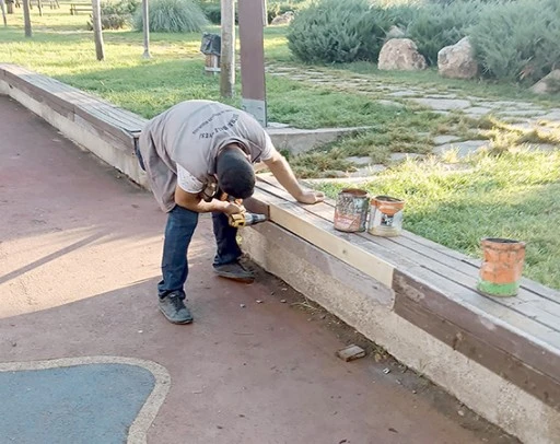 PARKLARDA HASAR GÖREN MALZEMELER ONARILIYOR
