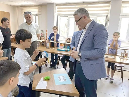 ÖĞRENCİLERDEN BİLİM ŞENLİĞİ VE SERGİ ETKİNLİĞİ