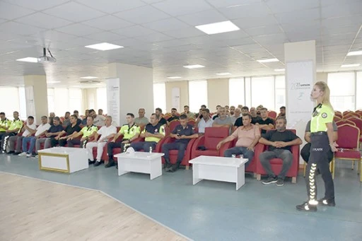 OKUL SERVİS ŞOFÖRLERİNE TRAFİK EĞİTİM SEMİNERİ VERİLDİ