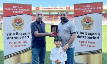 OSMAN SEYREK ‘YILIN ANTRENÖRÜ’ SEÇİLDİ