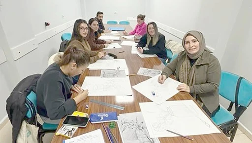 RESİM KURSUNDA YETENEKLER KEŞFEDİLİYOR