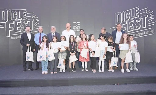 VALİ CANALP’TEN ÖĞRENCİLERE DİCLEFEST SÜRPRİZİ